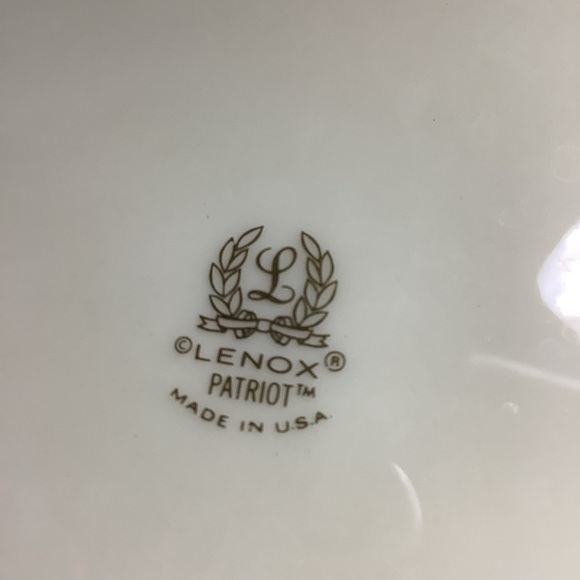 Two Vintage Lenox Patriot Dinner Plates - Picture 11 of 11